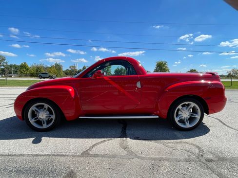 Used 2003 Chevrolet SSR w/ Preferred Equipment Group image 5