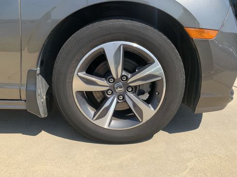 Used 2018 Honda Odyssey Touring image 13