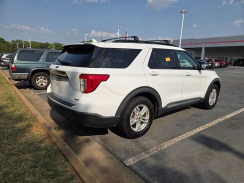 Used 2020 Ford Explorer XLT image 11