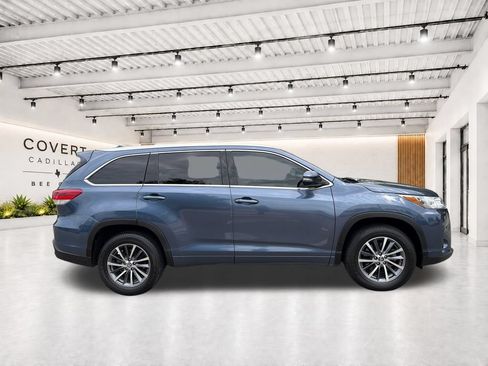 Used 2018 Toyota Highlander XLE FWD image 12