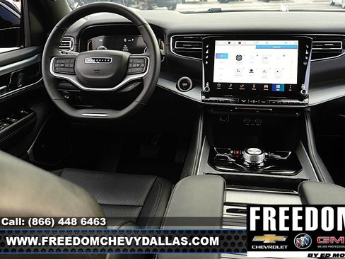 Used 2025 Jeep Wagoneer L Series II AWD/4WD image 14