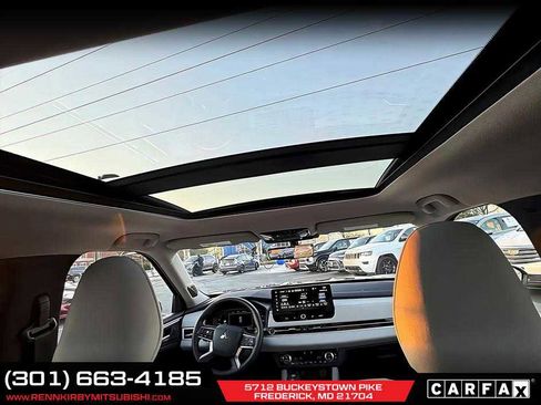 Used 2025 Mitsubishi Outlander Platinum Edition image 18