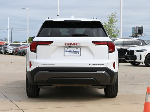 Used 2026 GMC Terrain Elevation w/ Elevation Premium Package image 8