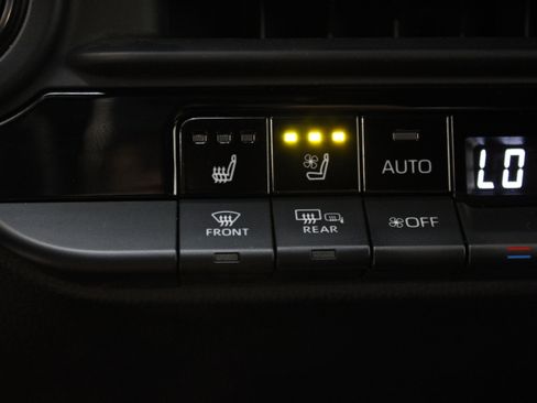 Used 2024 Toyota Crown Platinum AWD/4WD image 22