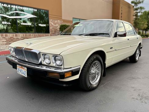 Used 1988 Jaguar XJ6 image 24