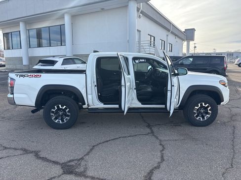 Used 2023 Toyota Tacoma TRD Off-Road image 8