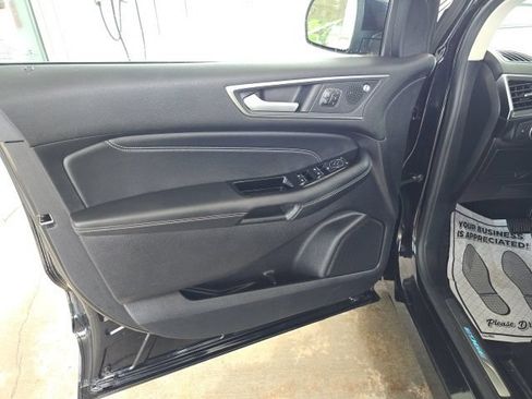 Used 2019 Ford Edge Titanium AWD/4WD image 25