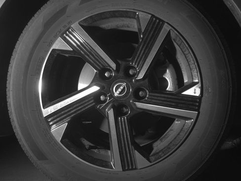 Used 2025 Nissan Sentra SV image 13