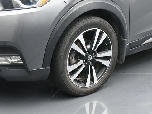 Used 2019 Nissan Kicks SR w/ SR Premium Package FWD image 12