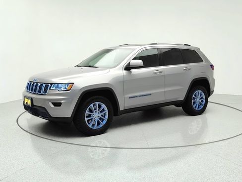 Used 2021 Jeep Grand Cherokee Laredo X AWD/4WD image 4
