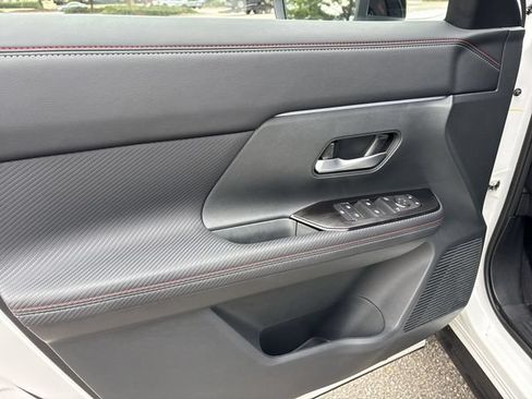 Used 2025 Nissan Kicks SR FWD image 13