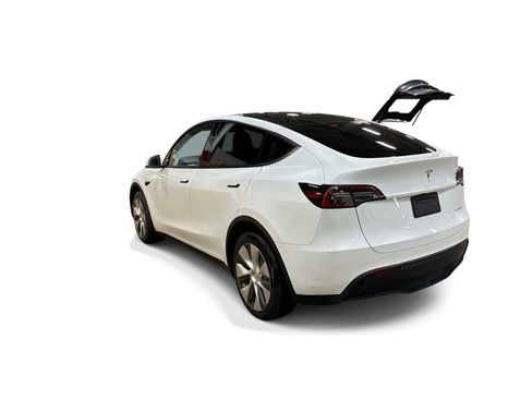 Certified 2023 Tesla Model Y AWD image 4