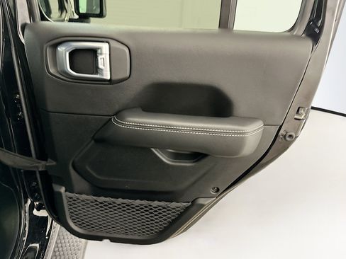 Used 2021 Jeep Wrangler Sahara image 31