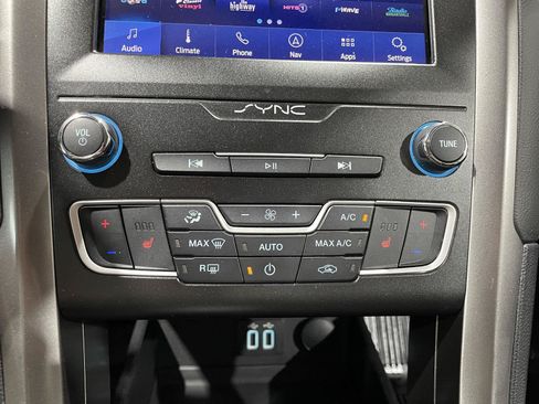 Used 2020 Ford Fusion SE AWD/4WD image 34