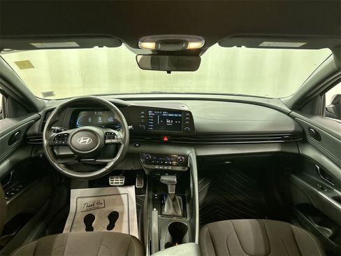 Used 2025 Hyundai Elantra Sport image 18