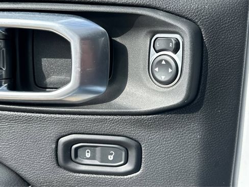 Used 2023 Jeep Gladiator Overland image 29