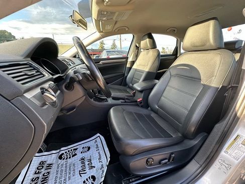 Used 2018 Volkswagen Passat 2.0T R-Line FWD image 14