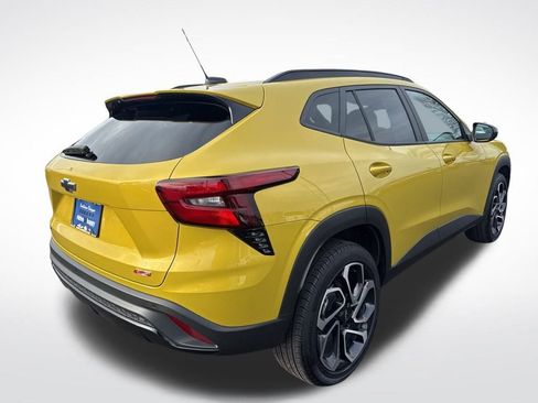 Used 2024 Chevrolet Trax RS w/ Sunroof Package image 7