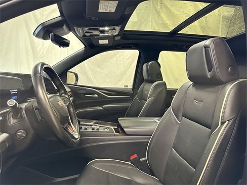 Used 2022 Cadillac Escalade Premium Luxury image 11