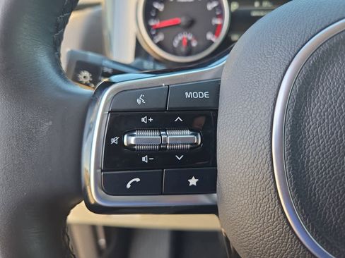 Certified 2023 Kia Carnival EX image 27