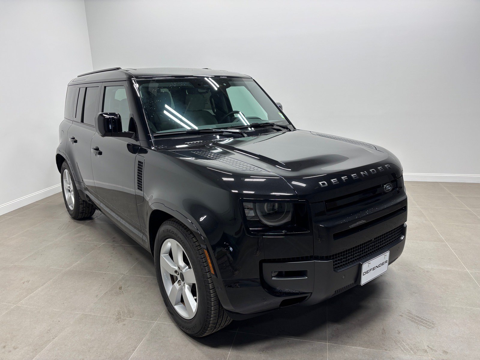 Used 2026 Land Rover Defender 110 X-Dynamic SE AWD/4WD image 4