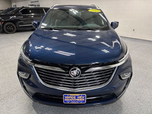 Used 2023 Buick Enclave Essence AWD/4WD image 2