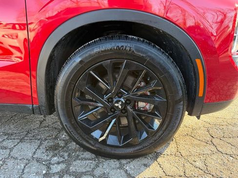 Used 2023 Mitsubishi Outlander SE Black Edition image 12