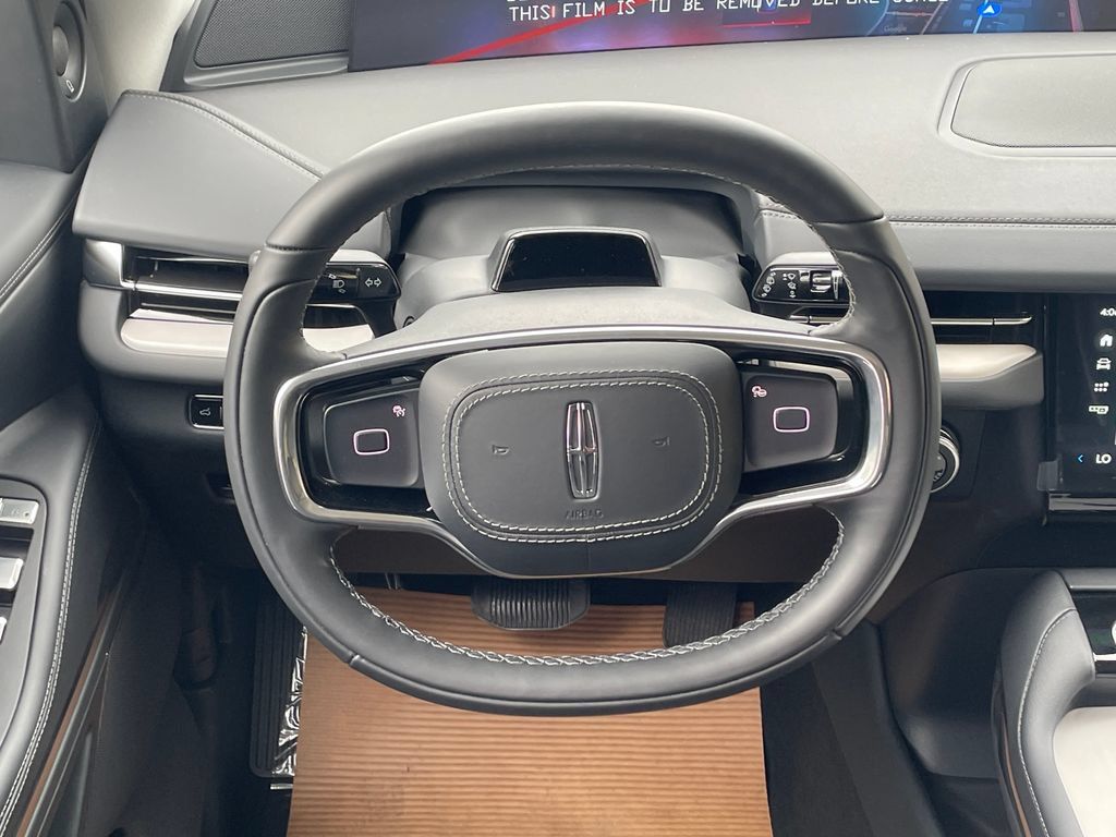 New 2026 Lincoln Navigator Premiere AWD/4WD image 14