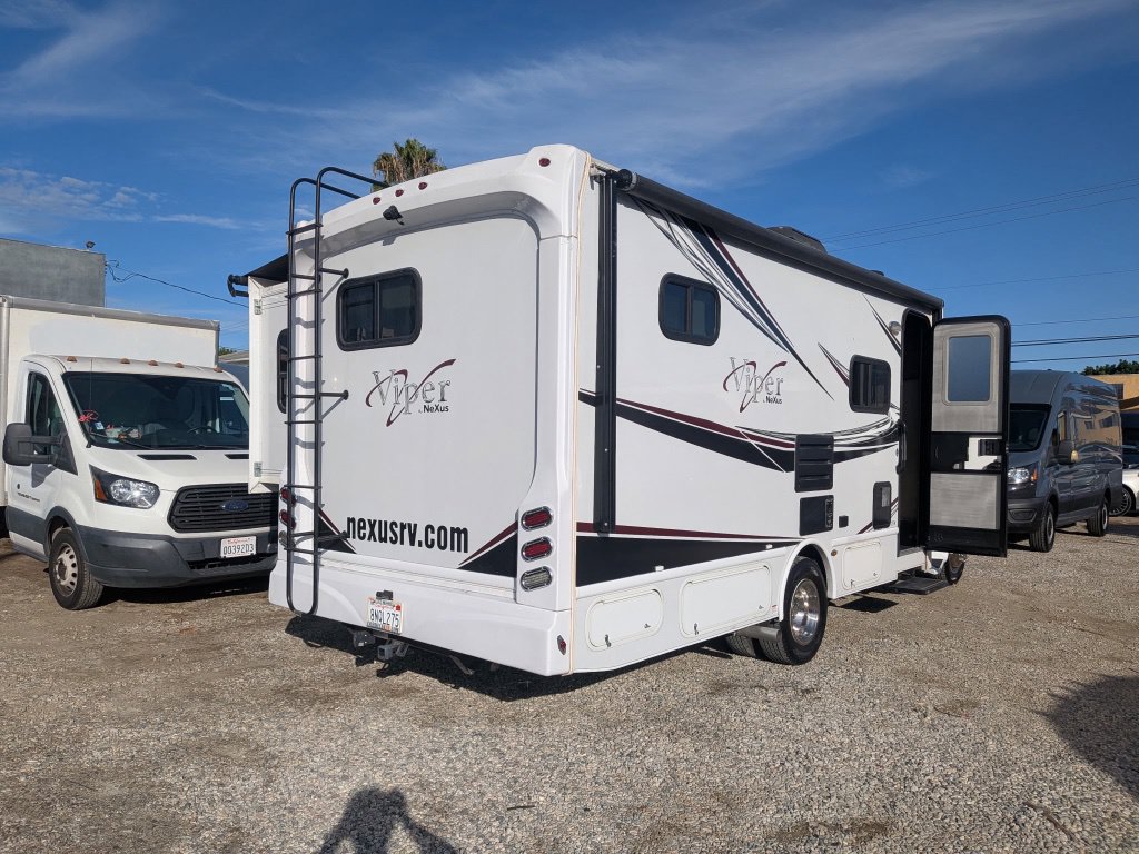Used 2018 Ford E-350 and Econoline 350 Super Duty w/ Motorhome Prep Package RWD image 3