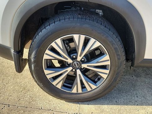 Used 2022 Nissan Rogue SV FWD image 7