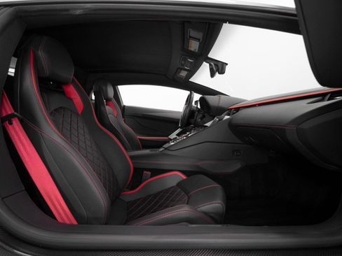 Used 2017 Lamborghini Aventador S image 49