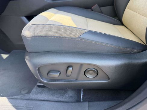 Used 2025 Chevrolet Equinox ACTIV w/ Safety and Technology Package FWD image 19