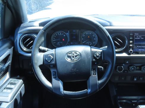 Used 2020 Toyota Tacoma TRD Off-Road AWD/4WD image 6