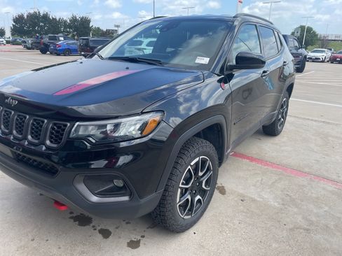 Used 2024 Jeep Compass Trailhawk AWD/4WD image 1