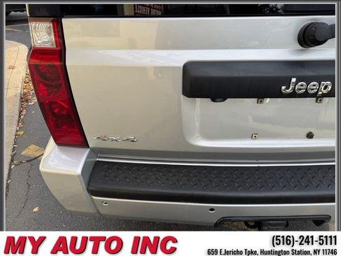 Used 2010 Jeep Commander Sport w/ Sun/Sound Group image 37