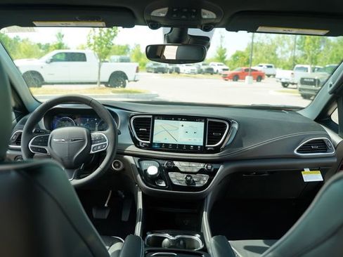 New 2026 Chrysler Pacifica Limited image 24