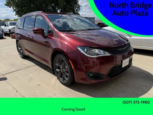 Used 2019 Chrysler Pacifica Limited FWD image 1
