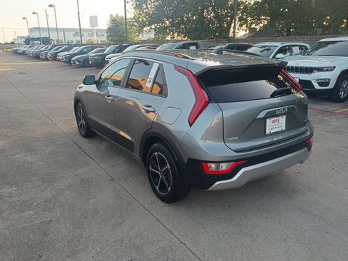 Used 2025 Kia Niro LX FWD image 8