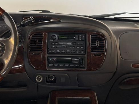 Used 2000 Lincoln Navigator 2WD image 24