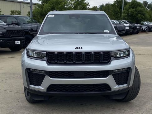 New 2026 Jeep Grand Cherokee Limited w/ Limited Altitude Package RWD image 32
