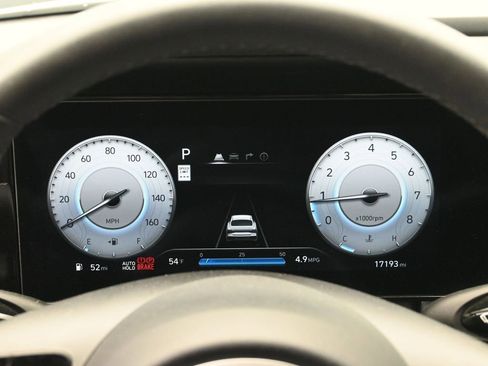 Certified 2025 Hyundai Elantra Limited FWD image 12