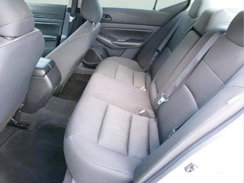 Used 2024 Nissan Altima 2.5 SV FWD image 10