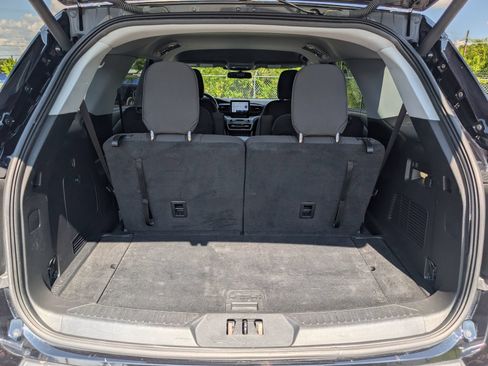 Used 2023 Ford Explorer XLT RWD image 32