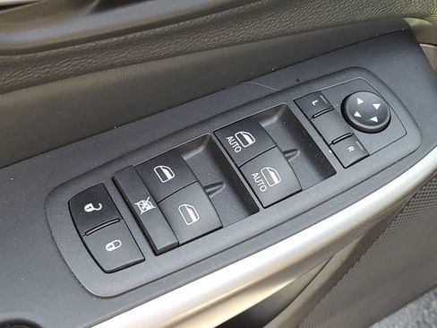 Used 2022 Jeep Cherokee Limited w/ Elite Package AWD/4WD image 26