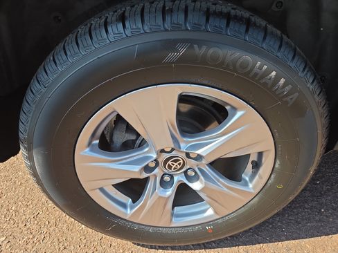 Used 2022 Toyota RAV4 XLE w/ Convenience Package image 10