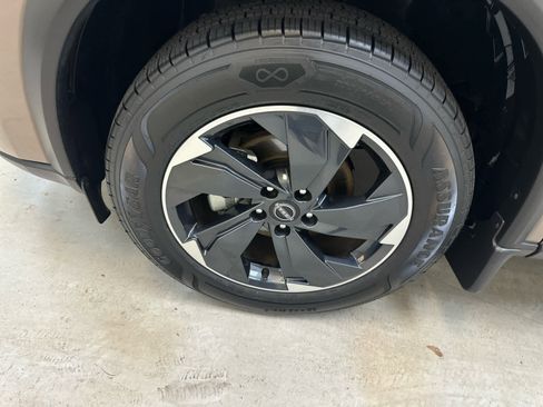 Certified 2024 Nissan Rogue SV image 11