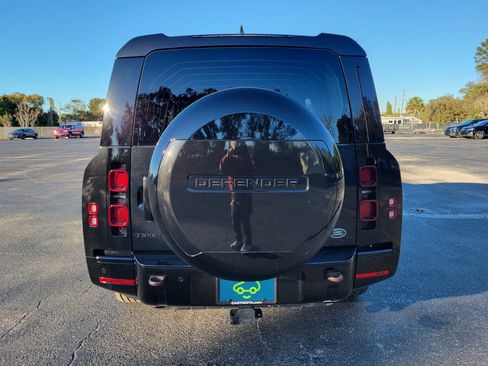 Used 2023 Land Rover Defender 130 X-Dynamic SE image 6