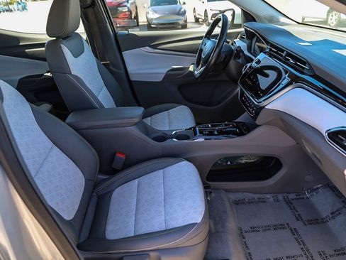 Used 2023 Chevrolet Bolt EUV Premier image 16