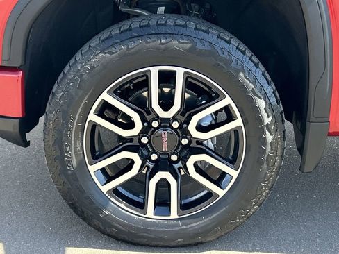 Used 2025 GMC Sierra 1500 AT4 w/ AT4 Premium Package AWD/4WD image 32
