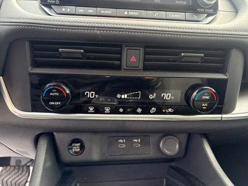 Used 2025 Nissan Rogue SV image 21